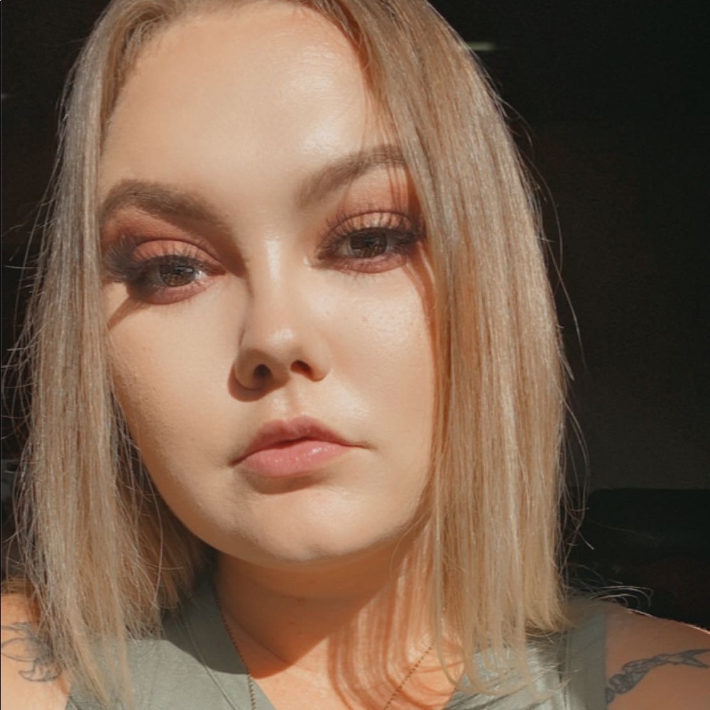 Meet your Posher, Crystal